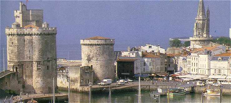 Le Vieux-Port de La Rochelle avec la Tour Saint Nicolas, la Tour de la Chane et la Tour de la Lanterne