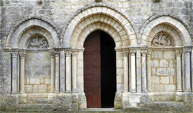 Portail de l'église Saint Sébastien de La Rochette
