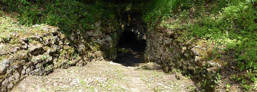 Le Douhet: accès à la conduite souterraine de l'aqueduc de Mediolanum (Saintes)