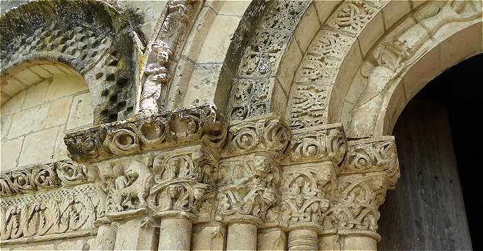 Sculptures du portail de l'glise Saint Martial de Le Douhet