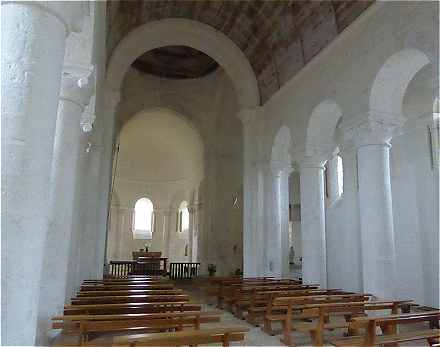 Nef de l'glise Saint Denis de Lichres