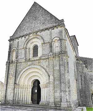 Faade de l'glise Saint Martin de Meursac