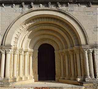 Portail de l'glise Saint Vincent de Montguyon