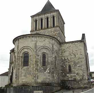 Chevet de l'église Saint Denis de Montmoreau-Saint Cybard