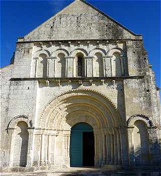 Faade de l'glise Saint Saturnin  Mosnac