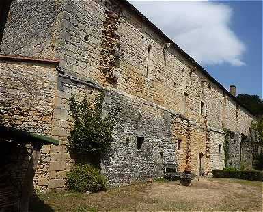 Grands Greniers de l' Abbaye  Notre-Dame de Nanteuil en Valle