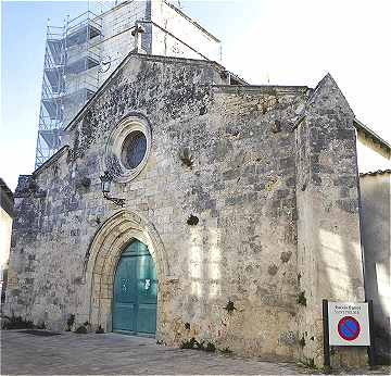 Faade et clocher de l'glise Saint Philibert de Nieul sur Mer