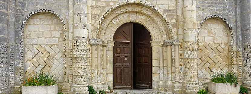 Faade de l'glise Saint Denis  Olron