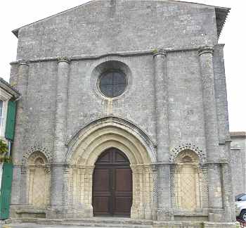 Faade de l'glise Saint Georges  Olron