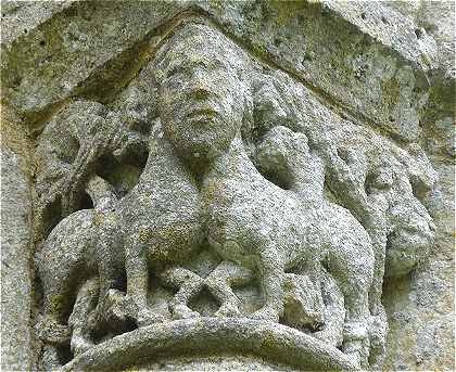 Chapiteau sculpt de l'glise Saint Cybard de Plassac