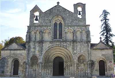 Faade de l'glise Saint Vivien de Pons