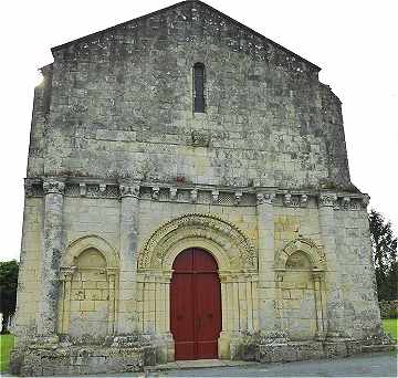 Faade de l'glise Saint Trojan de Rtaud