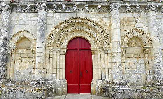 Faade de l'glise Saint Trojan de Rtaud