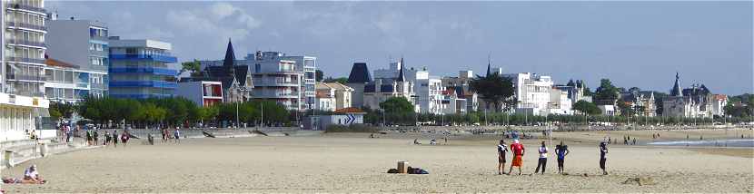 Panorama sur la partie Est de la plage de Royan avec les villas du dbut du XXme sicle