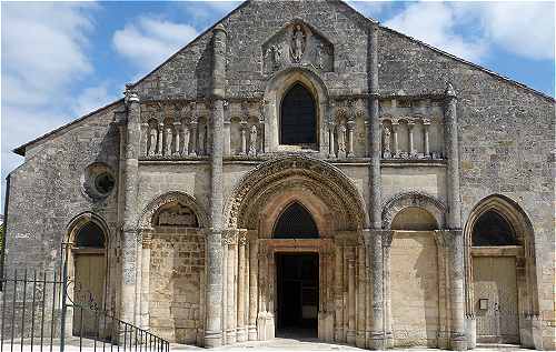 Eglise Saint André de Ruffec: façade