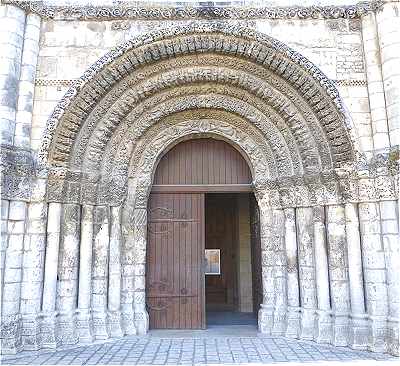 Faade de l'Abbaye aux Dames de Saintes