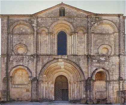 Faade de l'glise de Saint Amant de Boixe