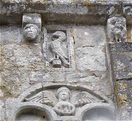 Sculptures de la faade de l'glise de Sainte Colombe