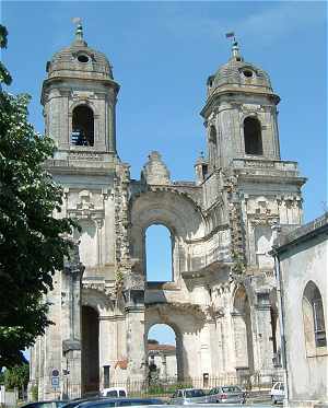 Ruines de l'église de l'Abbaye Saint Jean d'Angély