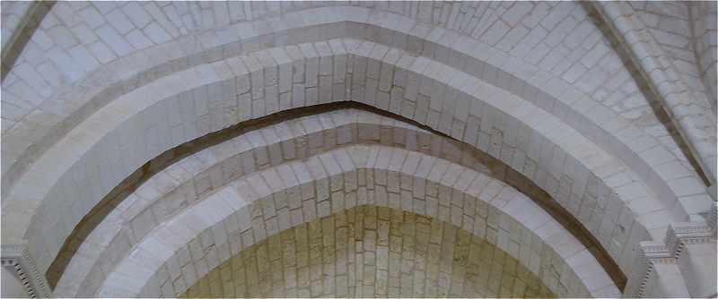 Connexion entre la croise du transept et le choeur de l'glise Saint Grgoire de Tesson