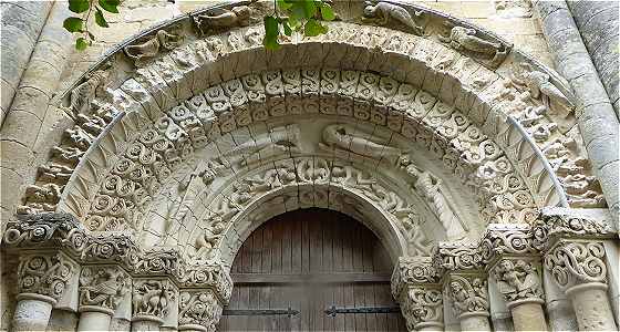 Portail de l'glise Saint Germain de Varaize