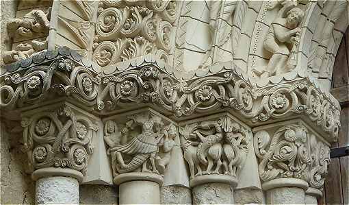 Chapiteaux du portail de l'glise Saint Germain de Varaize