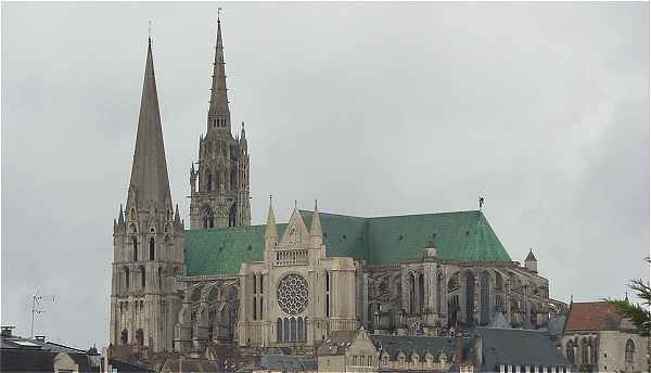 Vue d'ensemble de la Cathedrale de Chartres (ct Sud)