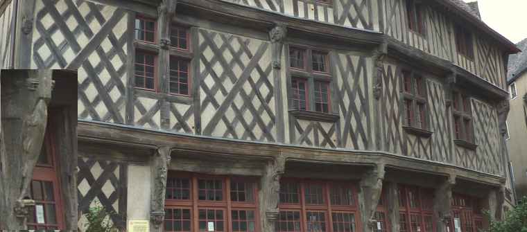 Sculptures en bois de la Maison du Saumon à Chartres