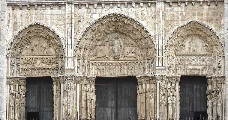 Résultat de recherche d'images pour "chartres cathedral facade"