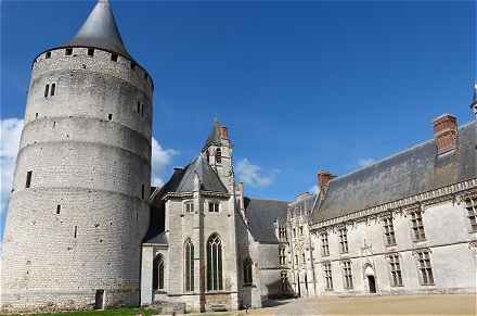 Cour intrieure du chteau de Chteaudun