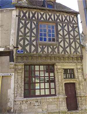 Maison Louis Esnault en haut de la rue Saint Lubin