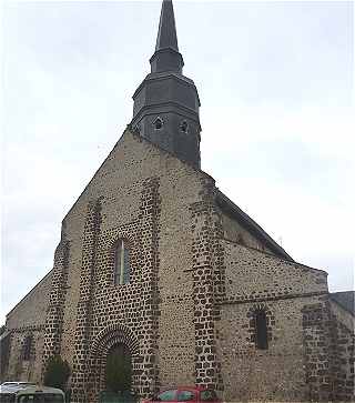 Façade et clocher de l'église Saint Georges de Dangeau