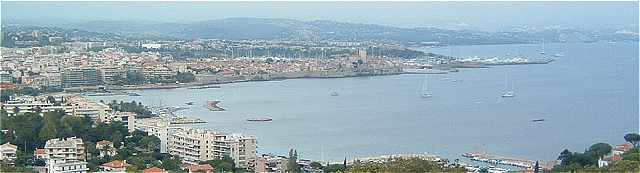 Antibes et la Baie des Anges vues du Phare de la Garoupe