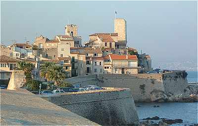 Antibes: les Tours et les Remparts