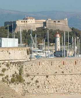 Antibes : le Fort Carr et les Remparts