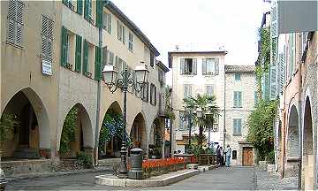 Biot : la Place des Arcades