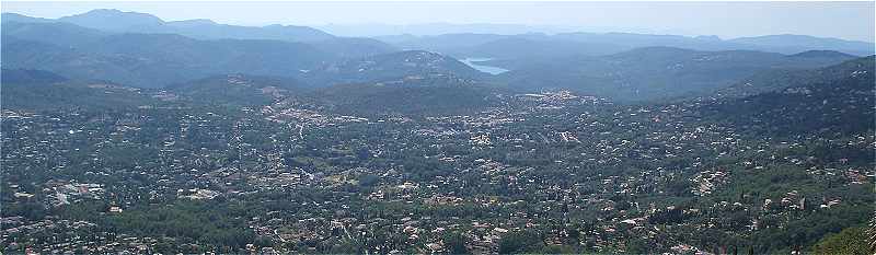 Cabris: vue vers l'Esterel et le Lac de Saint Cassien