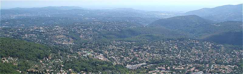 Cabris: vue du Golfe de La Napoule et du Massif du Tanneron