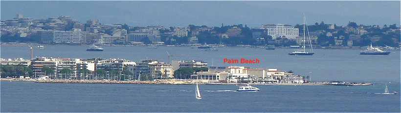 Cannes: Palm Beach, en arrire-plan Juan les Pins