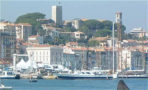 Vue du Suquet au dessus du centre de Cannes