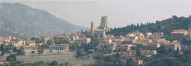 Vue d'ensemble du village de La Turbie