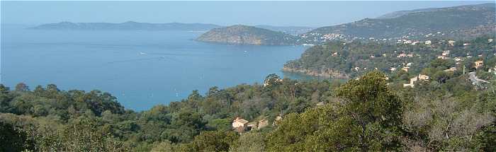 Le Massif des Maures et la Mditerrane vus de des hauteurs du Rayol