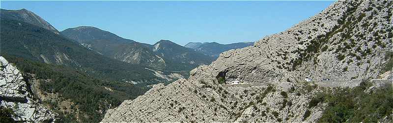 La Clue de Taulanne sur la route Napoléon en direction de Castellane