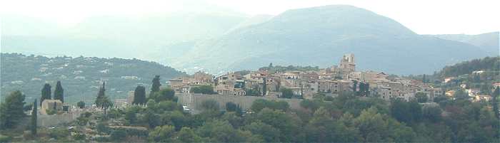 Saint Paul de Vence et les premires montagnes de l'arrire-pays