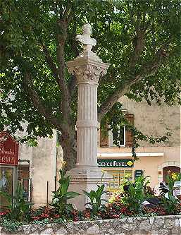 Saint Vallier: Colonne honorant Napoléon I