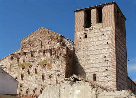 Eglise San Miguel  Arevalo: chevet plat avec des arcatures