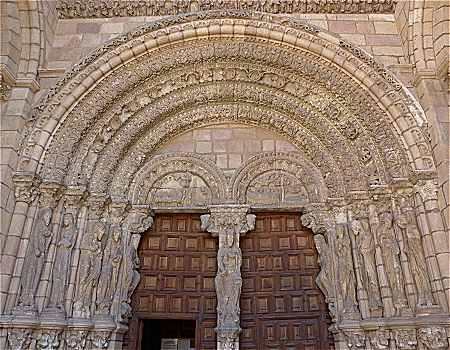 Portail de l'glise Saint Vincent d'Avila