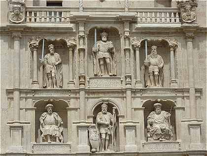 Statues de la Porte Santa Maria  Burgos