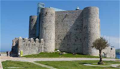 Chteau-fort et phare de Castro-Urdiales