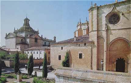 Vue de la Cathdrale de Ciudad Rodrigo: Porte des Amajuelas